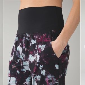 Lululemon Tranquil Crop, Kara Blossom